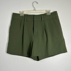 NWOT Olive Green Banana Republic Pleated Shorts Size 14